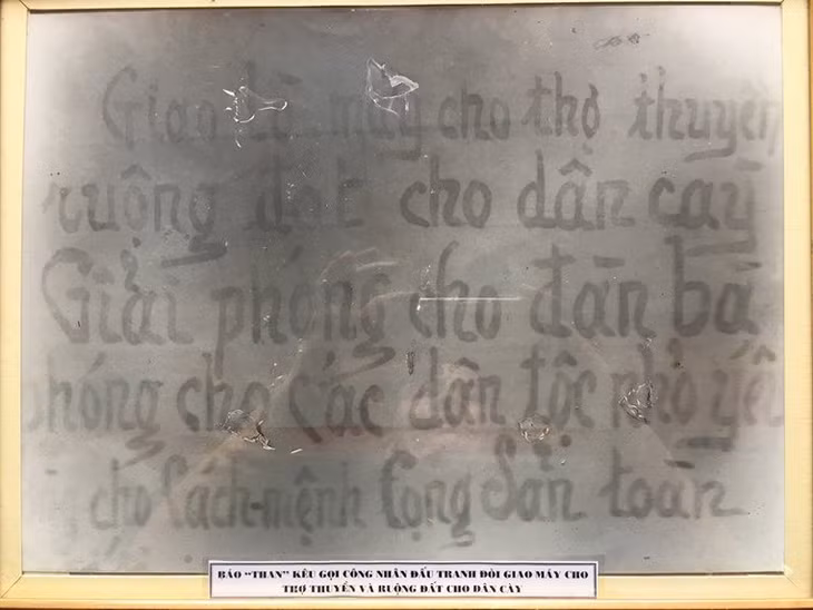 Báo Than kêu gọi công nhân đấu tranh đòi giao lò máy cho thợ thuyền, ruộng đất cho dân cày, giải phóng các dân tộc nhỏ yếu. Ảnh: Bảo tàng tỉnh Quảng Ninh