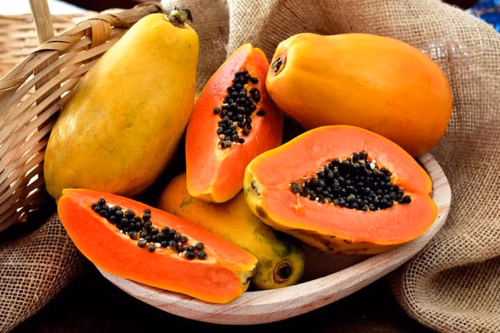 Hoa quả chín chứa nhiều vitamin A giúp tăng cường tế bào biểu mô của hệ hô hấp. (Ảnh minh hoạ)