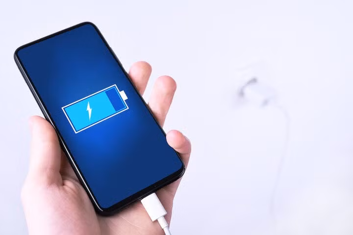 Cách khắc phục pin điện thoại sạc mãi không đầy.