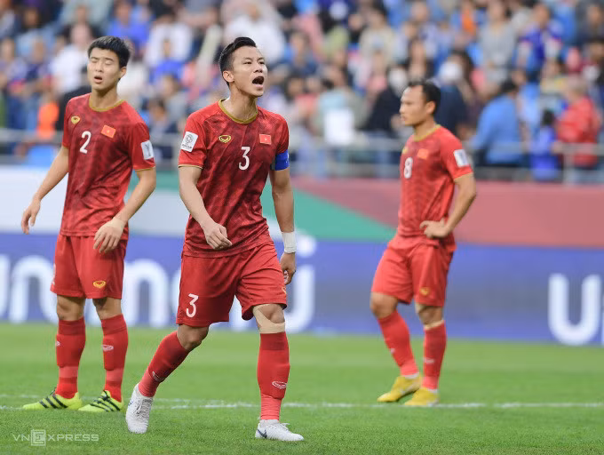 Quế Ngọc Hải (số 3) trong trận Việt Nam thua Nhật Bản 0-1 ở tứ kết Asian Cup 2019. Ảnh: Hiếu Lương