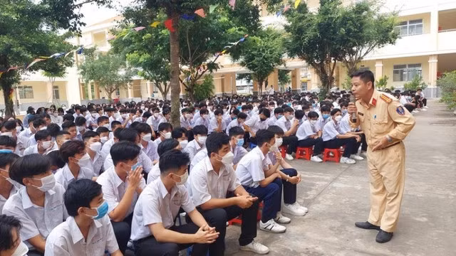 100% các trường học xây dựng nội dung giáo dục an toàn giao thông lồng ghép vào các môn học trong chương trình chính khóa