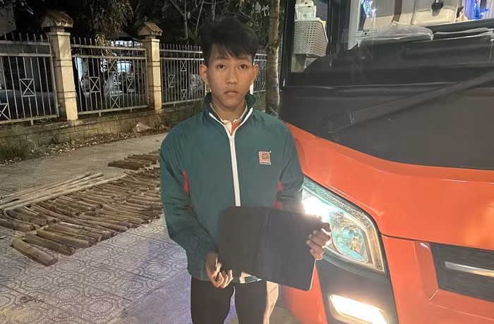 Đối tượng Lê Thanh Lâm bị Công an bắt giữ về hành vi trộm cắp tài sản.