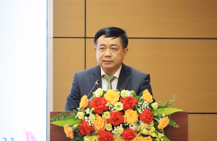 Đồng chí Mai Vũ Tuấn, Giám đốc Trung tâm Truyền thông tỉnh, Chủ tịch Hội Nhà báo tỉnh phát biểu tại đại hội.