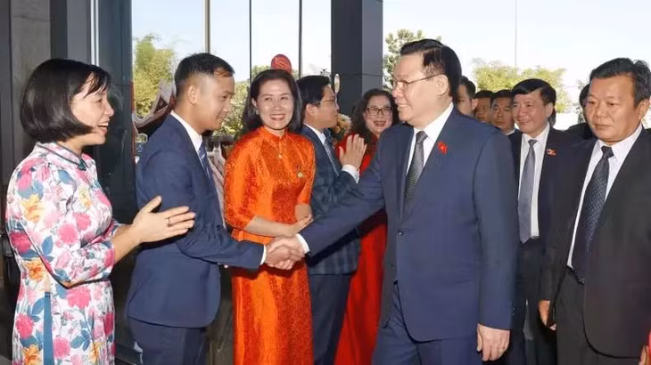 Chủ tịch Quốc hội Vương Đình Huệ dự cuộc Gặp mặt thân mật các thế hệ lưu học sinh và cán bộ, giáo viên Trường Hữu nghị T78. (Ảnh: Doãn Tấn/TTXVN)