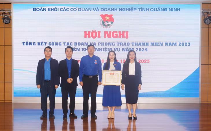 Đoàn Khối các cơ quan và doanh nghiệp tỉnh nhận bằng khen của Trung ương Đoàn vì có thành tích xuất sắc trong công tác Đoàn và phong trào thanh thiếu nhi năm 2023.