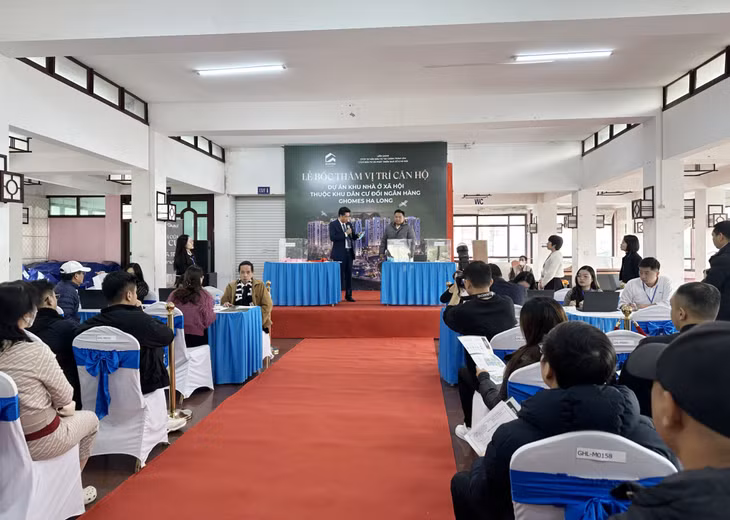 Quang cảnh lễ bốc thăm.