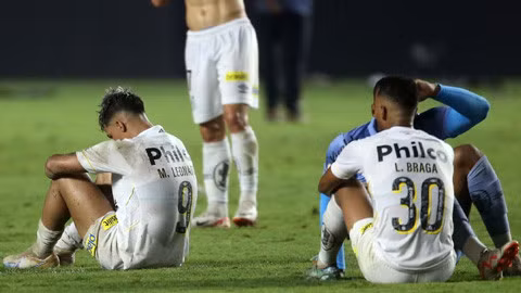 Santos lần đầu xuống hạng tại giải VĐQG Brazil ảnh 1