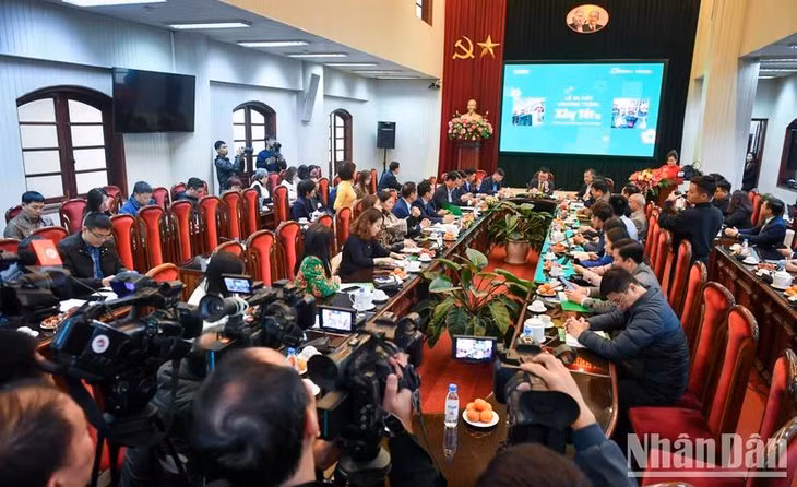 Quang cảnh Lễ ra mắt chương trình "Xây Tết 2024". (Ảnh: THÀNH ĐẠT)