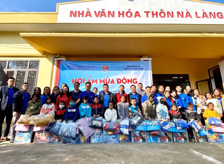 Đoàn Thanh niên Sở Y tế tổ chức hoạt động tình nguyện "Hơi ấm mùa đông" năm 2023 tại huyện Ba Chẽ.