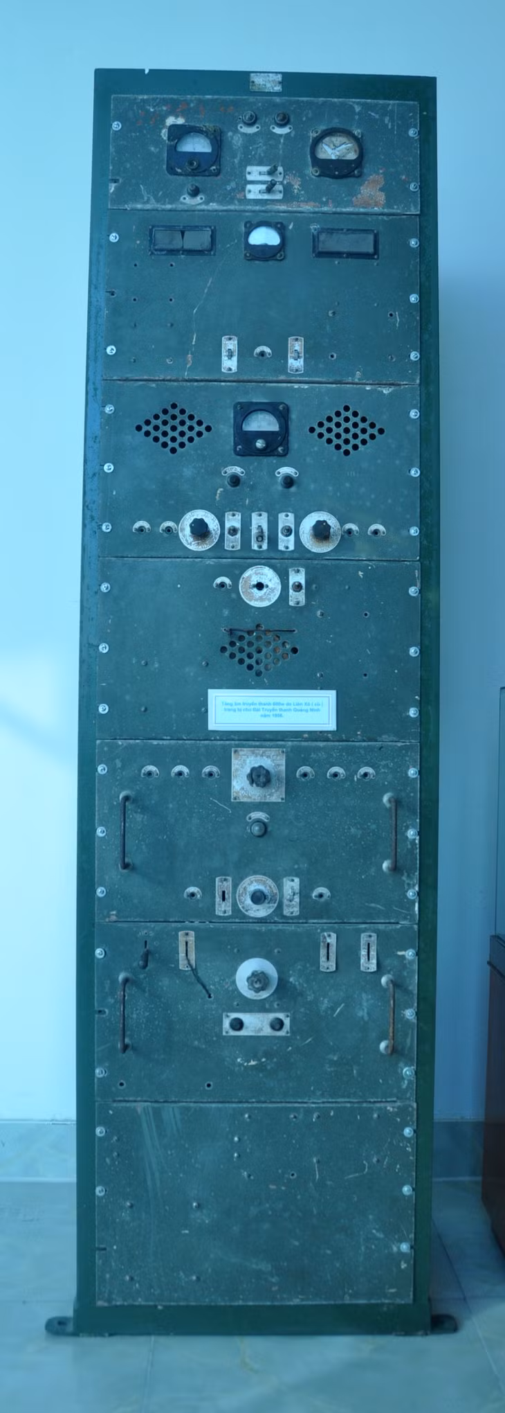 Tăng âm truyền thanh 600w do Liên Xô (cũ) trang bị cho Truyền thanh Quảng Ninh năm 1956.