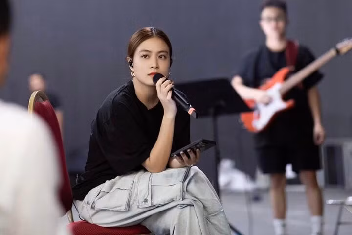 Hoàng Thuỳ Linh bị cho là trịnh thượng với những lời nói của mình.