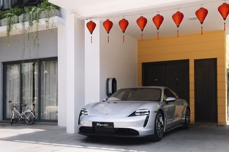 Triệu hồi xe điện Porsche Taycan tại Việt Nam để kiểm tra tình trạng pin.