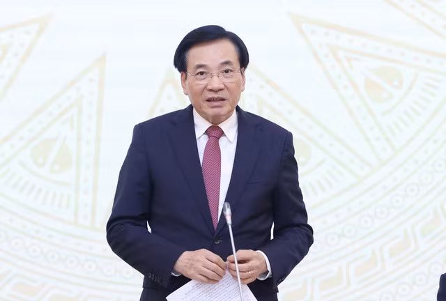 Bộ trưởng, Chủ nhiệm VPCP Trần Văn Sơn, Người phát ngôn của Chính phủ, thông tin tới báo chí về tình hình KTXH tháng 11 và 11 tháng năm 2023 - Ảnh: VGP/Nhật Bắc