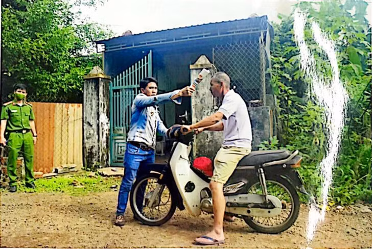 Cơ quan công an dựng lại hiện trường xảy ra vụ án. Ảnh: Hồ sơ vụ án.
