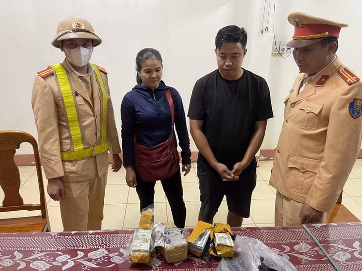 Ngoại tệ trị giá khoảng 3,8 tỷ đồng bị lực lượng CSGT phát hiện, tạm giữ. Ảnh Đ.N