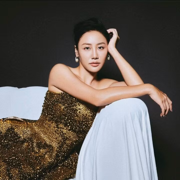 Ca khúc "Mưa tháng sáu" của Văn Mai Hương trở thành bản hit trong năm qua.