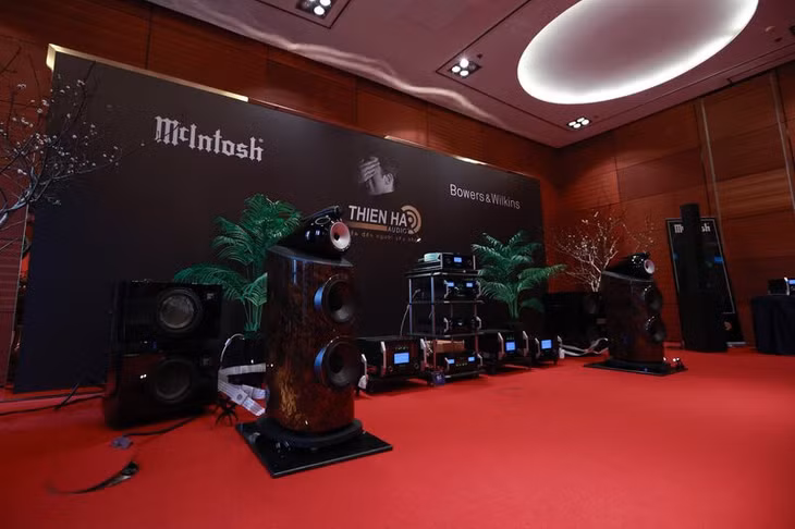 Hệ thống loa Bowers &amp; Wilkins 801 D4 Signature có giá hơn 1 tỉ đồng. Ảnh: Hải Nguyễn
