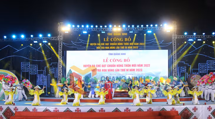Tiết mục văn nghệ chào mừng (12-2023). Ảnh: Nguyễn Dung