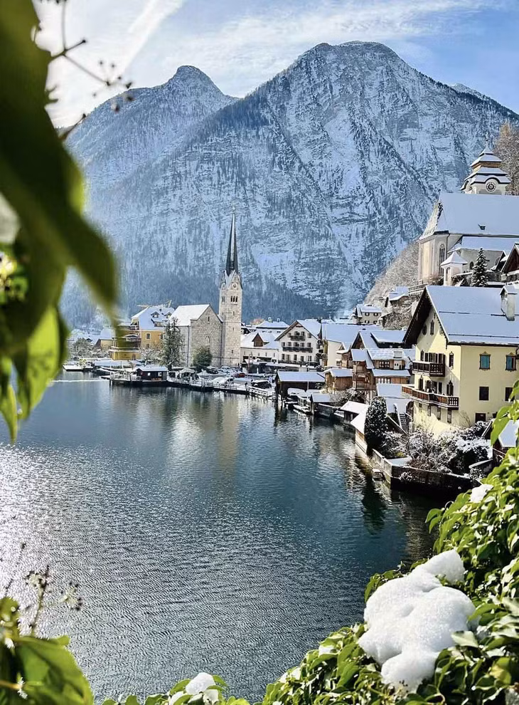 Qua hàng ngàn năm lịch sử, Hallstatt luôn mang vẻ đẹp ấn tượng… Hallstatt được UNESCO công nhận là di sản văn hoá thế giới năm 1997. Ảnh: Lưu Minh Tâm