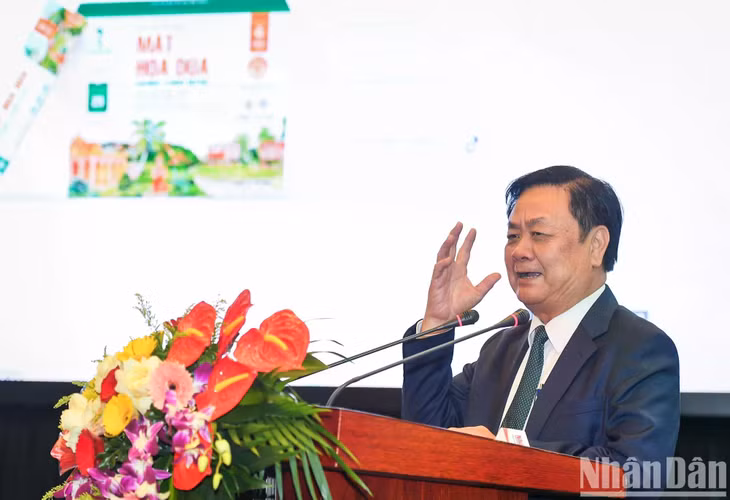 Đồng chí Lê Minh Hoan, Bộ trưởng Nông nghiệp và Phát triển nông thôn đánh giá cao Chuyên trang OCOP trên Báo Nhân Dân.