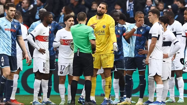 Gianluigi Donnarumma bị truất quyền thi đấu trong trận gặp La Havre.
