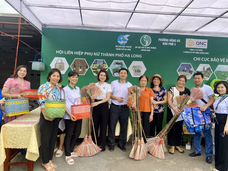 Các sản phẩm tái chế do các hội viên trên địa bàn thành phố thực hiện.