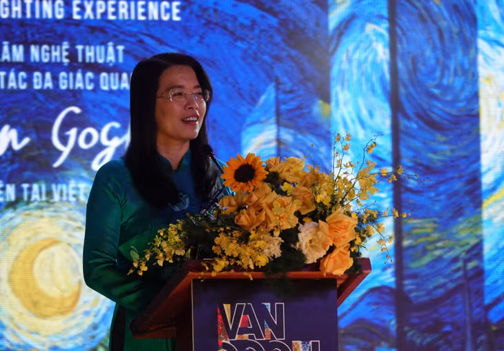 Bà Nguyễn Thị Ánh Hoa, Giám đốc Sở Du lịch TP Hồ Chí Minh phát biểu tại lễ khai mạc triển lãm tối 9/12.