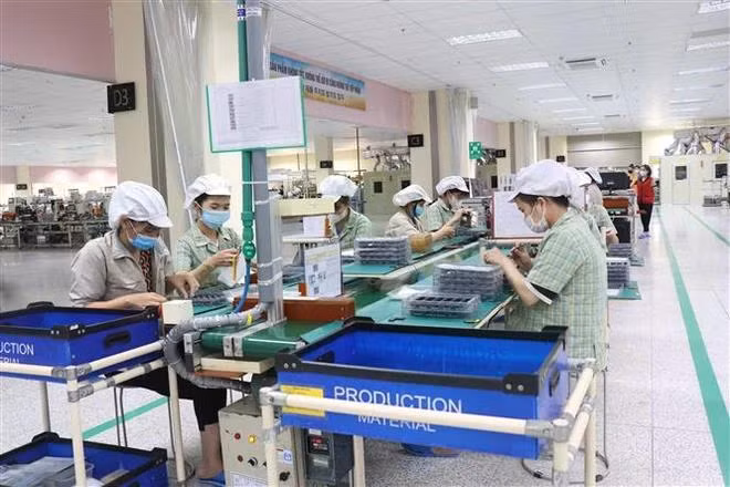 Hoạt động sản xuất tại Công ty TNHH Bujeon Việt Nam Electronic, Khu công nghiệp Quế Võ, tỉnh Bắc Ninh. (Ảnh: Thanh Thương/TTXVN)