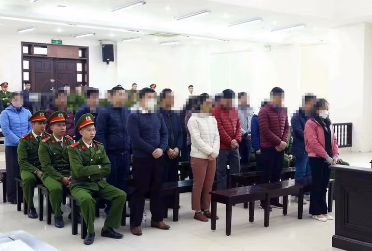 Các bị cáo tại phiên toà xét xử. (Ảnh: Phạm Kiên/TTXVN)