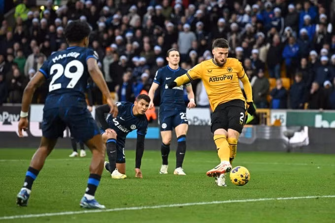 Matt Doherty ghi bàn nâng tỷ số lên 2-0 cho Wolves trong trận thắng Chelsea 2-1 trên sân Molineux ở vòng 18 Ngoại hạng Anh tối 24/12. Ảnh: AFP