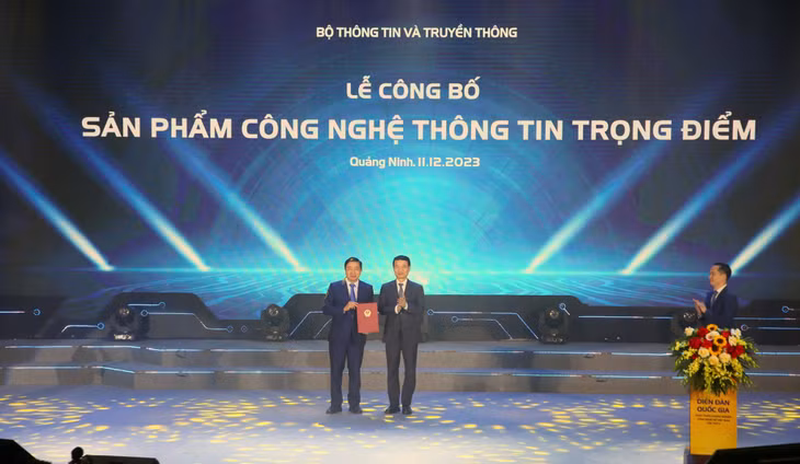 Nhóm các sản phẩm thiết bị mạng viễn thông 5G của Viettel vinh dự nhận Quyết định của Thủ tướng Chính phủ công nhận Sản phẩm Công nghệ thông tin trọng điểm quốc gia.