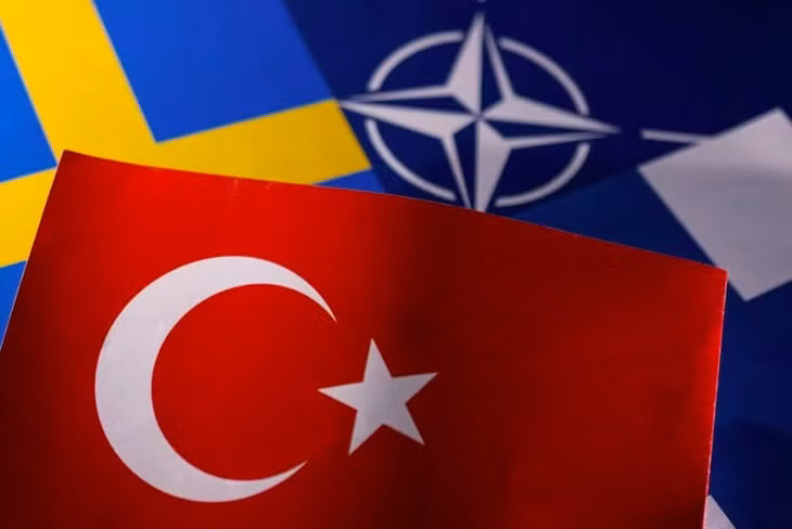 Cờ NATO, Thổ Nhĩ Kỳ, Thụy Điển và Phần Lan. Ảnh minh hoạ: Reuters