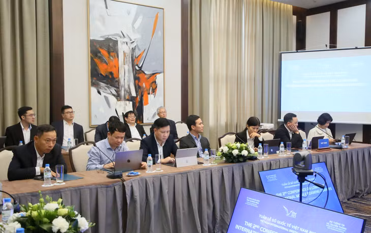 Đại diện các nhà quản lý viễn thông và các nhà mạng Việt Nam tham dự hội thảo.
