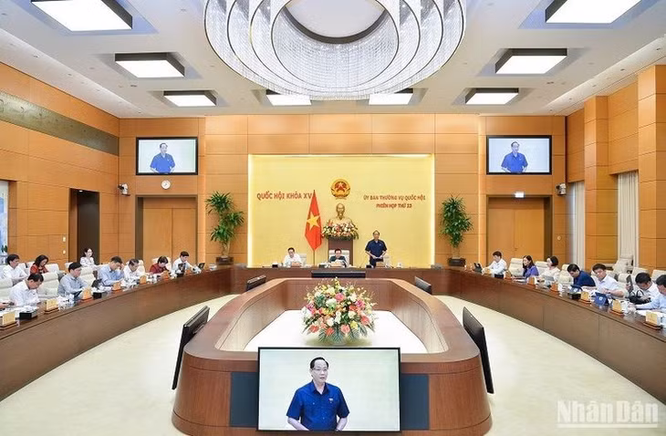 Quang cảnh phiên họp sáng 10/5. (Ảnh: DUY LINH)