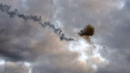 Các hệ thống phòng không của Ukraine bắn hạ một mục tiêu xâm phạm không phận Kiev. Ảnh: AFP