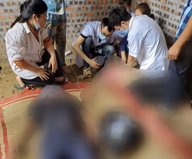 Lao Cai: Hai me con tu vong nghi do dien giat o thi tran Pho Rang hinh anh 1