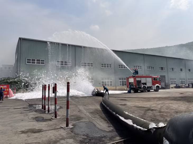 Diễn tập PCCC tại Công ty Than Hà Lầm - Vinacomin. Ảnh: Thu Trang