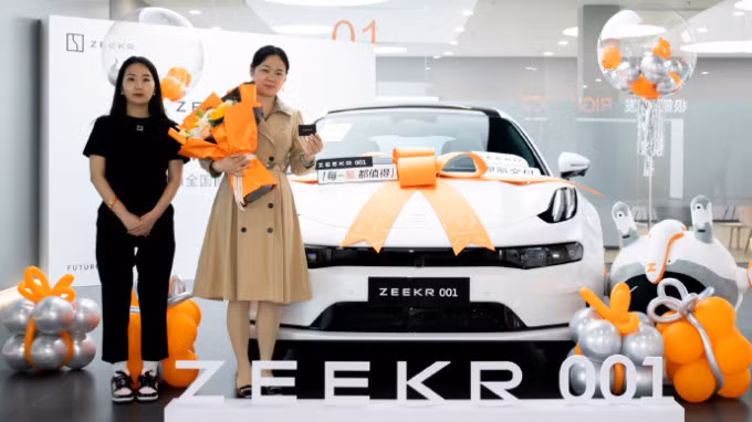Mẫu xe điện chạy hơn 1.000 km mỗi lần sạc đã đến tay những khách hàng đầu tiên tại Trung Quốc. Ảnh: Zeekr