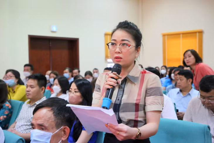 Cử tri TP Cẩm Phả gửi tới ĐBQH Đỗ Thị Lan cùng Đoàn ĐBQH tỉnh một số ý kiến, kiến nghị.
