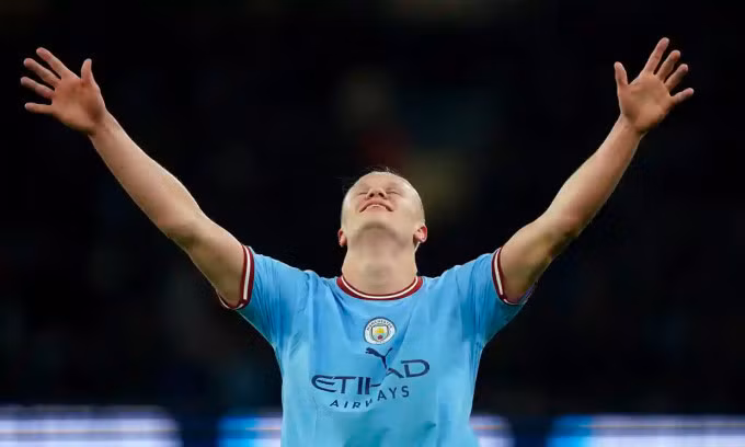 Haaland mừng bàn kỷ lục thứ 35 ở Ngoại hạng Anh mùa này, trong trận Man City thắng West Ham 3-0 tại trận bù vòng 28 Ngoại hạng Anh trên sân Etihad, thành phố Manchester tối 3/5/2023. Ảnh: PA