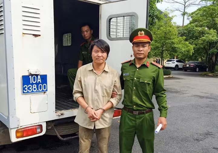 Nam diễn viên Danh Thái lập kỷ lục ''vào tù ra tội'' nhiều nhất màn ảnh Việt.