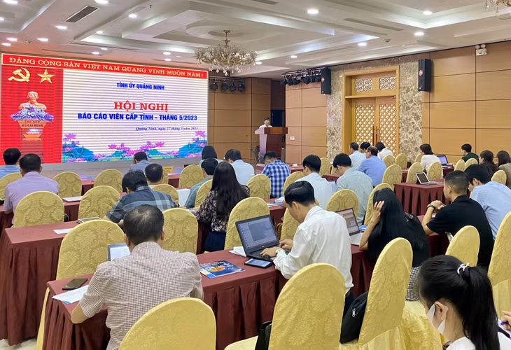 Đồng chí Đinh Ngọc Sơn, Phó Giám đốc Sở GD&amp;ĐT thông tin về “Những điểm mới trong Kỳ thi tốt nghiệp THPT năm 2023” .