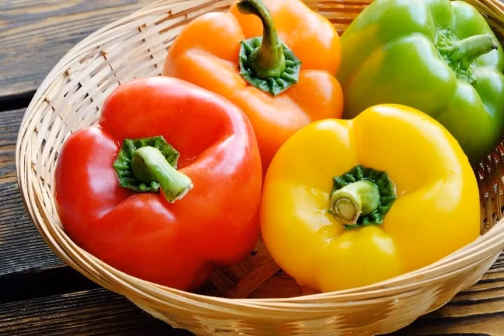 Ớt chuông chứa hàm lượng vitamin C cao.
