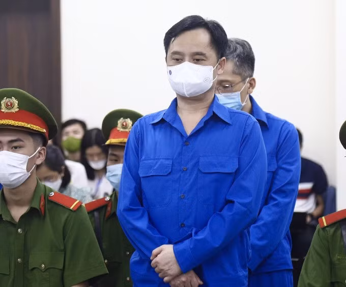 Bị cáo Đô Thành Nhân nghe tuyên án, chiều 12/5. Ảnh: Danh Lam