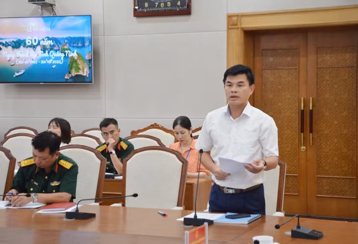 Đồng chí Nguyễn Mạnh Hà, Giám đốc Sở VH&amp;TT báo cáo về các hoạt động Kỷ niệm 60 năm Ngày thành lập tỉnh.