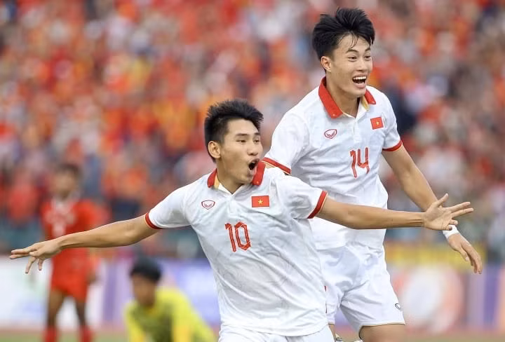 U22 Việt Nam 2 lần gỡ hòa, được chơi hơn người nhưng không thể giành chiến thắng. (Ảnh: Thế Sơn)