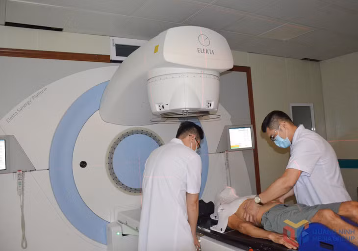 Xạ trị điều trị cho bệnh nhân ung thư tại Bệnh viện Bãi Cháy.