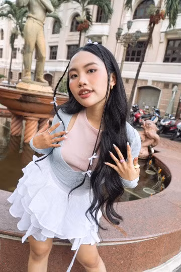 Ê-kíp của Phương Mỹ Chi giữ im lặng khi ca khúc vướng tranh luận.