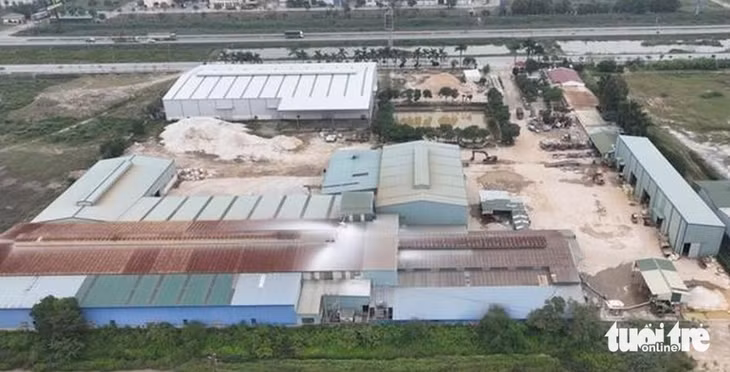 Công ty TNHH Châu Tiến đóng ở Khu công nghiệp Nam Cấm, xã Nghi Long, huyện Nghi Lộc chuyên sản xuất bột đá - Ảnh: DOÃN HÒA