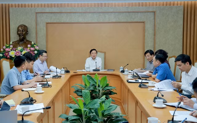 Phó Thủ tướng giao NHNN và Bộ Xây dựng nghiên cứu, đề xuất phương án, thời gian hỗ trợ lãi suất phù hợp cho các chủ đầu tư, người mua nhà đủ điều kiện vay vốn từ gói tín dụng 120.000 tỷ đồng - Ảnh: VGP/Minh Khôi
